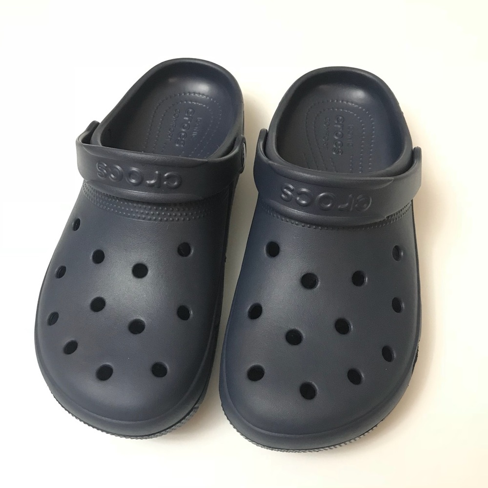 Crocs Women’s clog size 9 US Navy